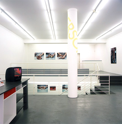 Installation View II, Galerie Bugdahn und Kaimer, Düsseldorf, 2001